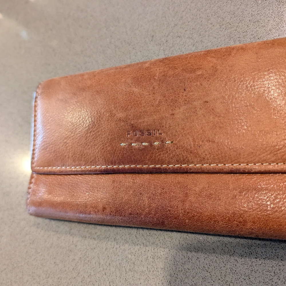 Fossil Leather Wallet in Tan Brown